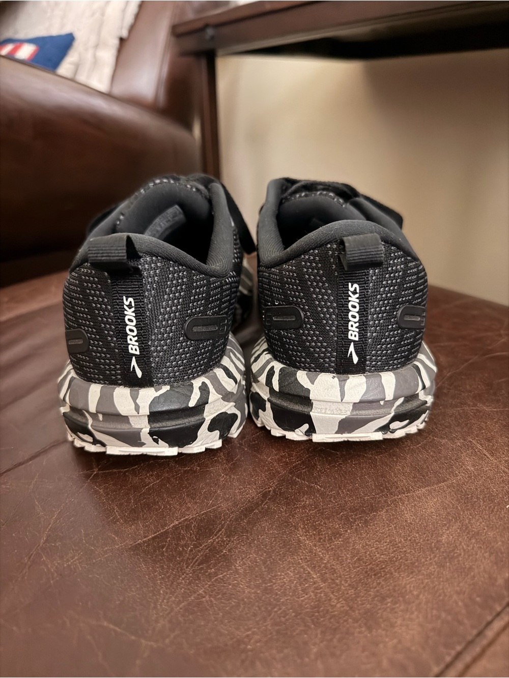 Brooks Women’s Revel 6 Running Shoe in Color: Black/Luna Rock. EUC. Worn twice. - Picture 3 of 7